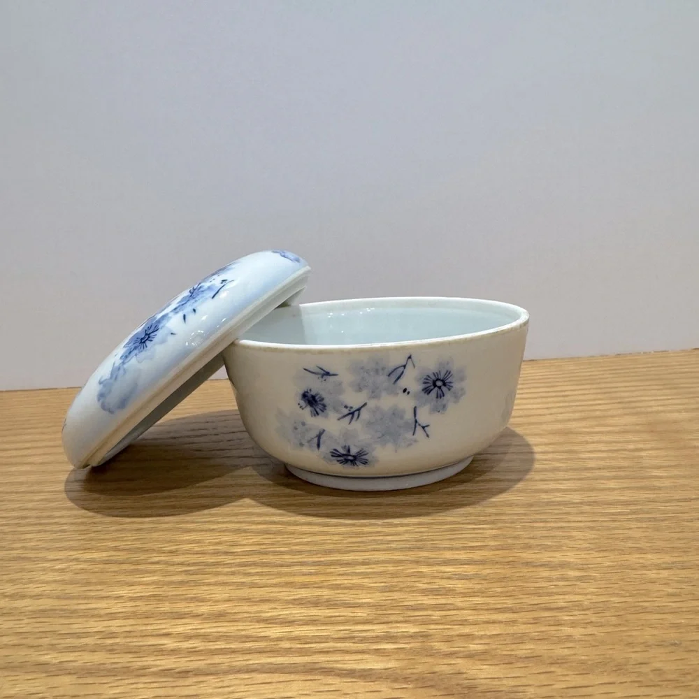 Vintage Blue Floral Ceramic trinket box with lid - Picture 4 of 7